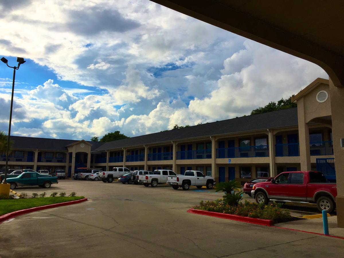 Americas Best Value Inn & Suites Mont Belvieu Houston Eldon Esterno foto