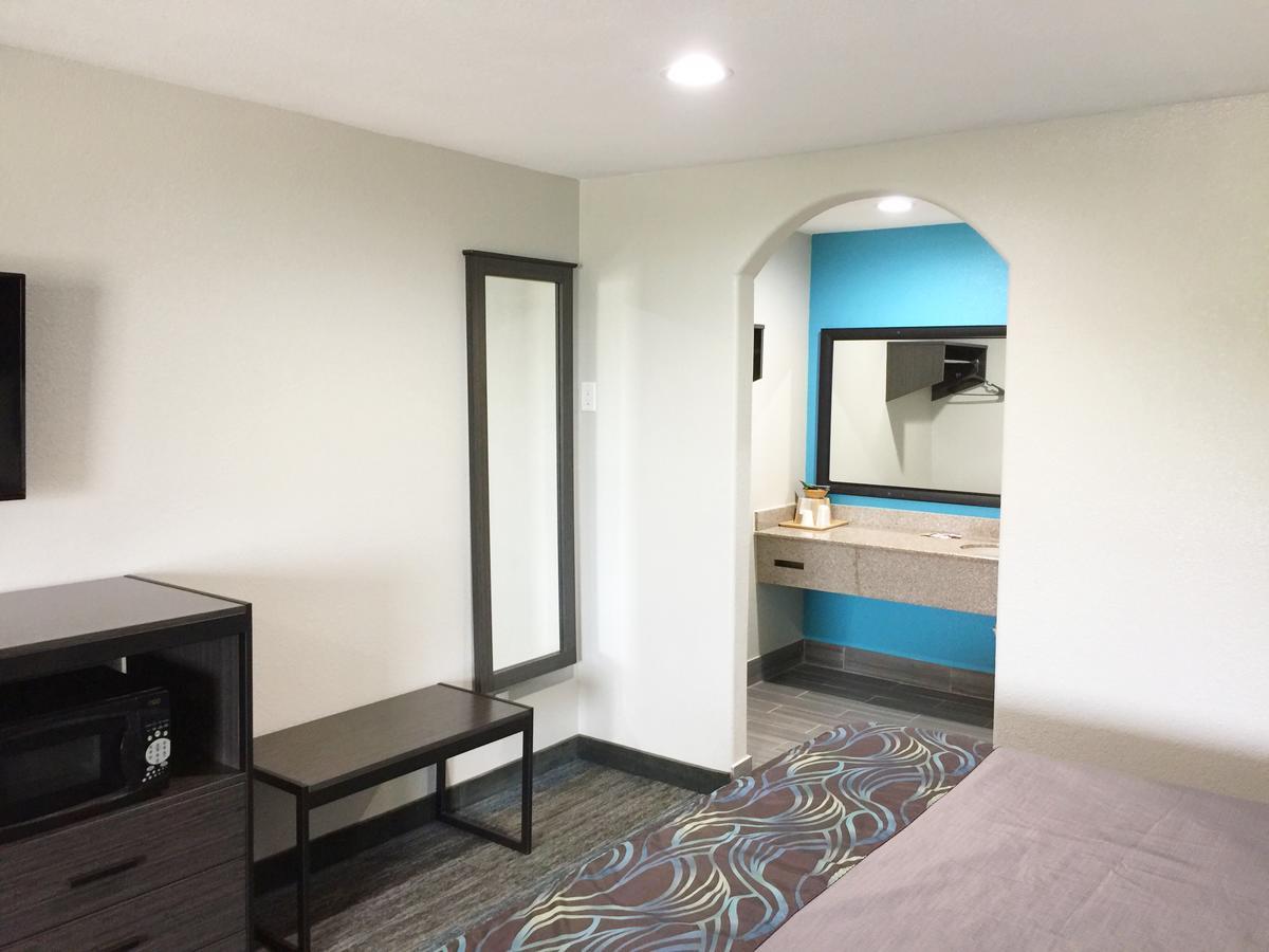 Americas Best Value Inn & Suites Mont Belvieu Houston Eldon Esterno foto